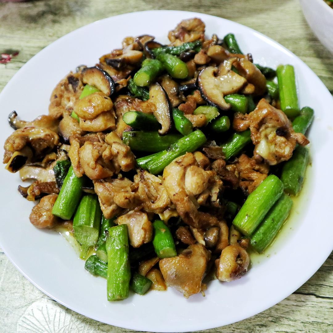 清甜芦笋嫩滑鸡腿·小美的美食