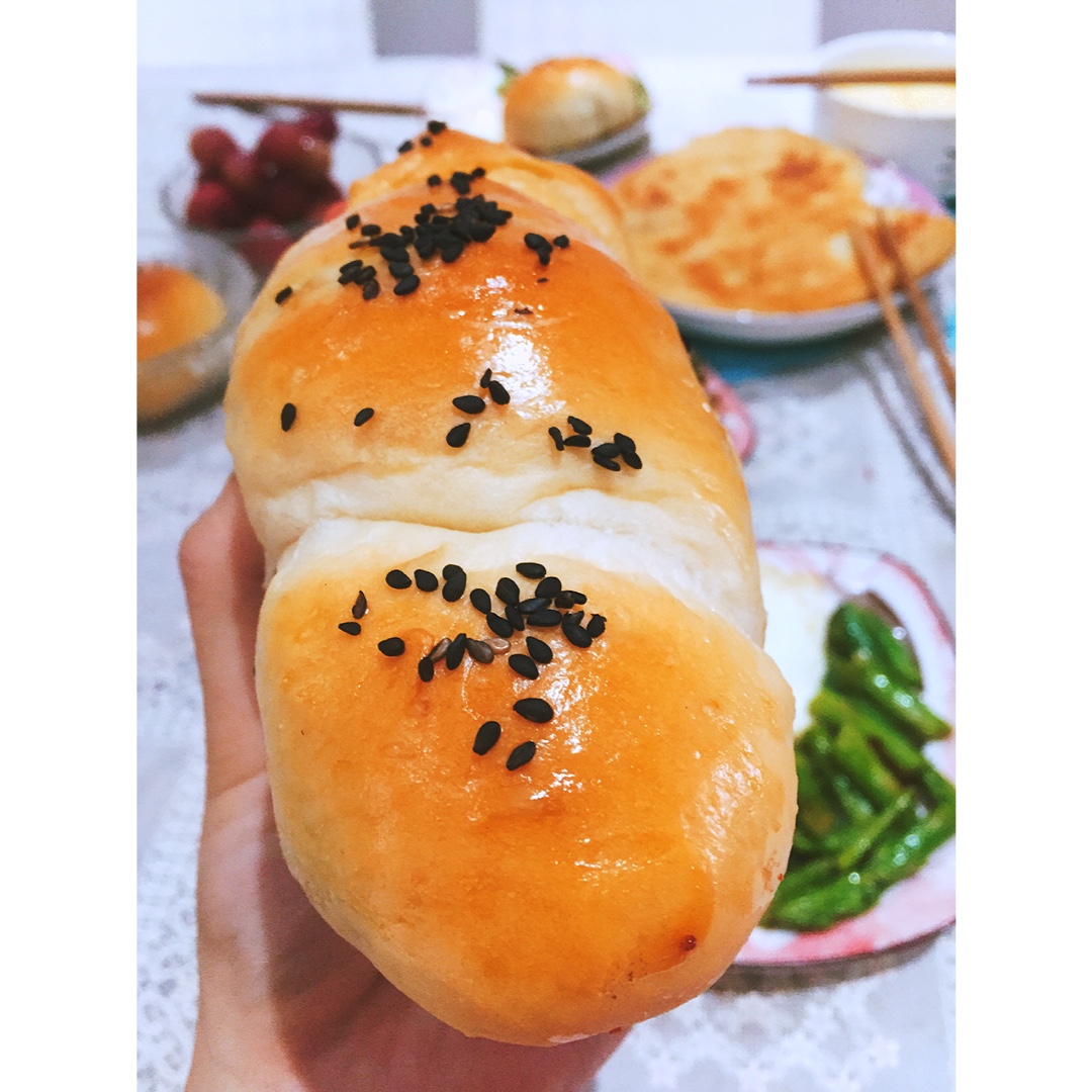 葱香肠卷面包