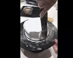 蛋糕抹面技巧（附淡奶油打发小贴士）的做法 步骤6