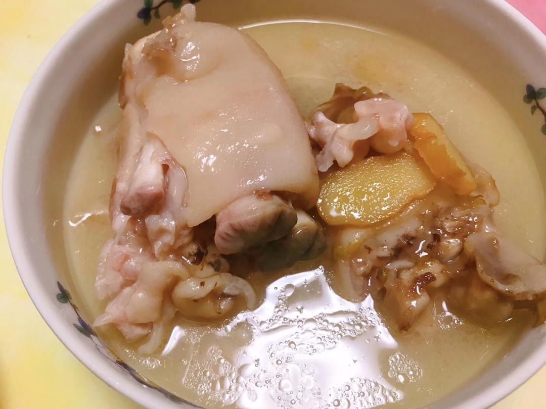 黄豆花生猪脚汤
