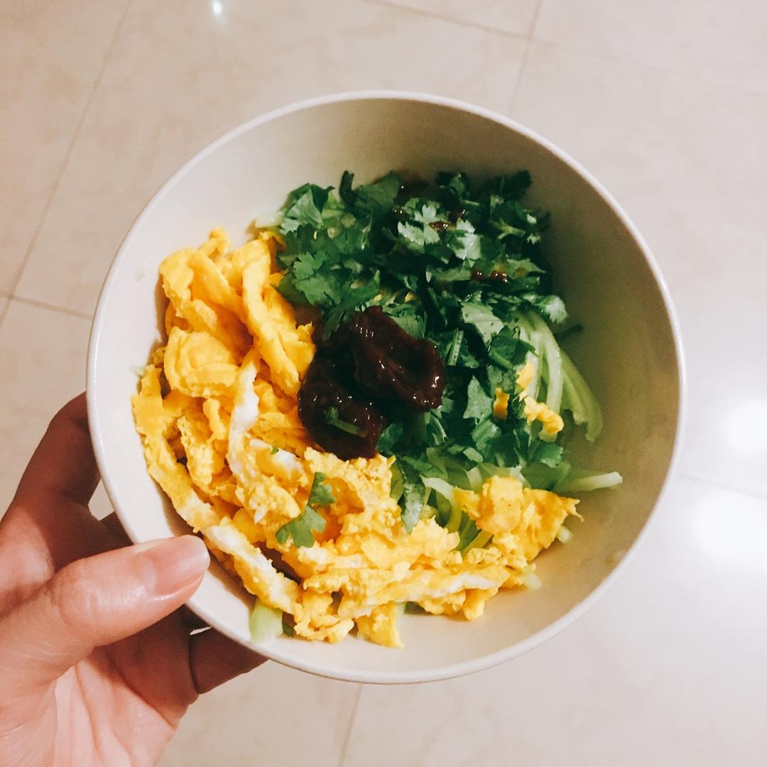 夏天来了--鸡蛋黄瓜凉菜