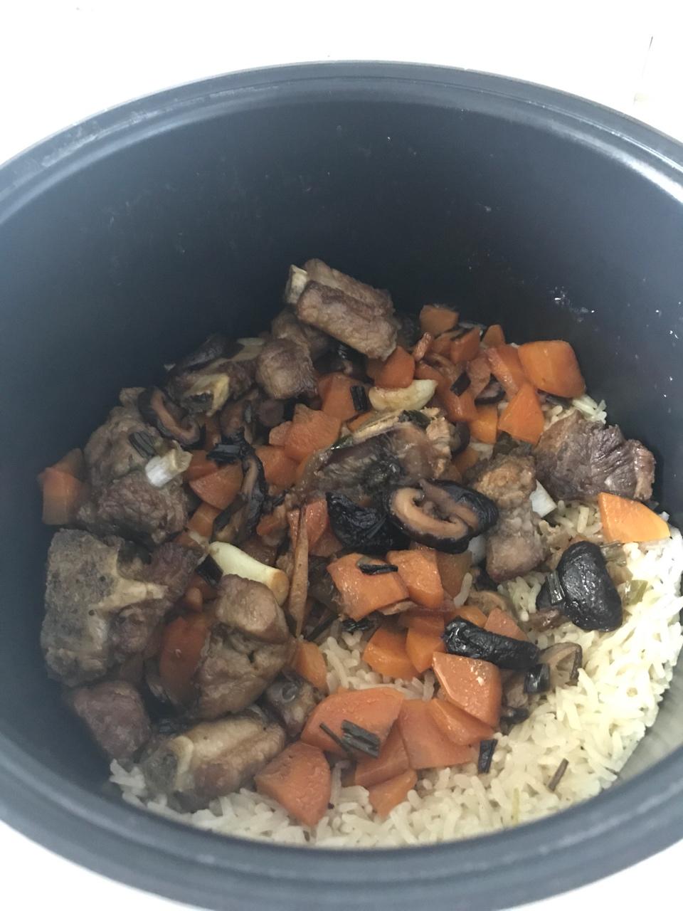 喷香排骨焖饭（爆好吃）