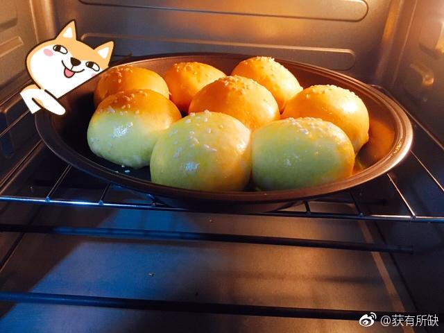 大人小孩都爱不释口的【蜂蜜牛奶小餐包】