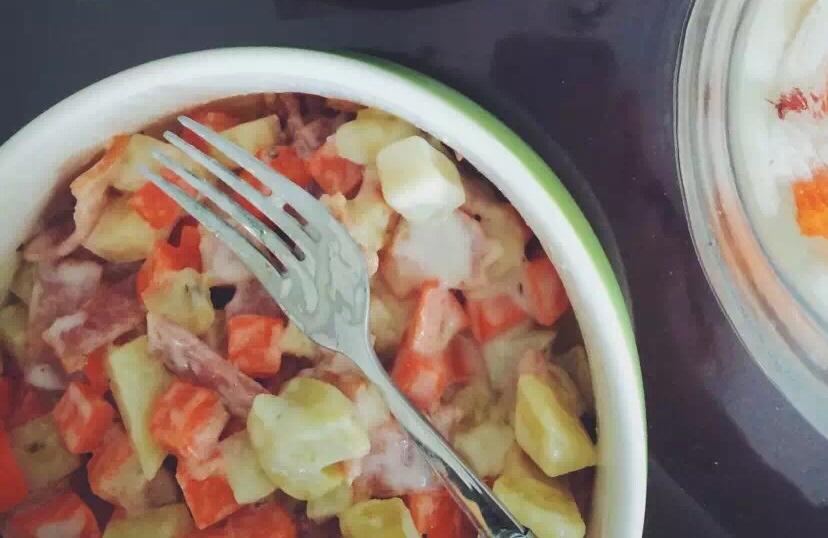 土豆胡萝卜培根凯撒芥末沙拉的做法