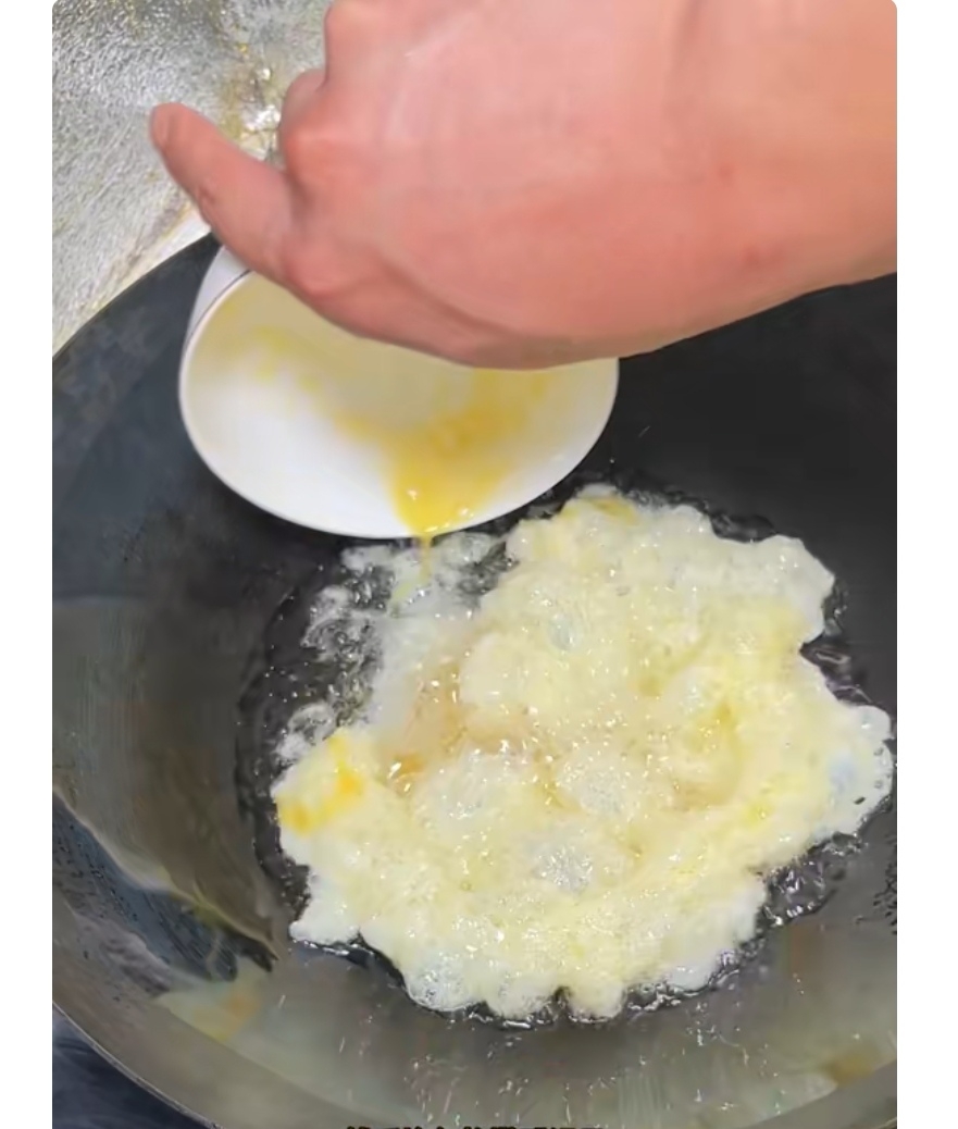 炸蛋的㊙️密 炸蛋小窍门  吸汁炸蛋的做法