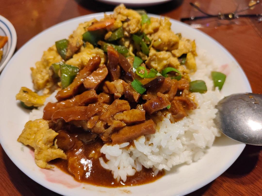 青椒鸡蛋盖饭