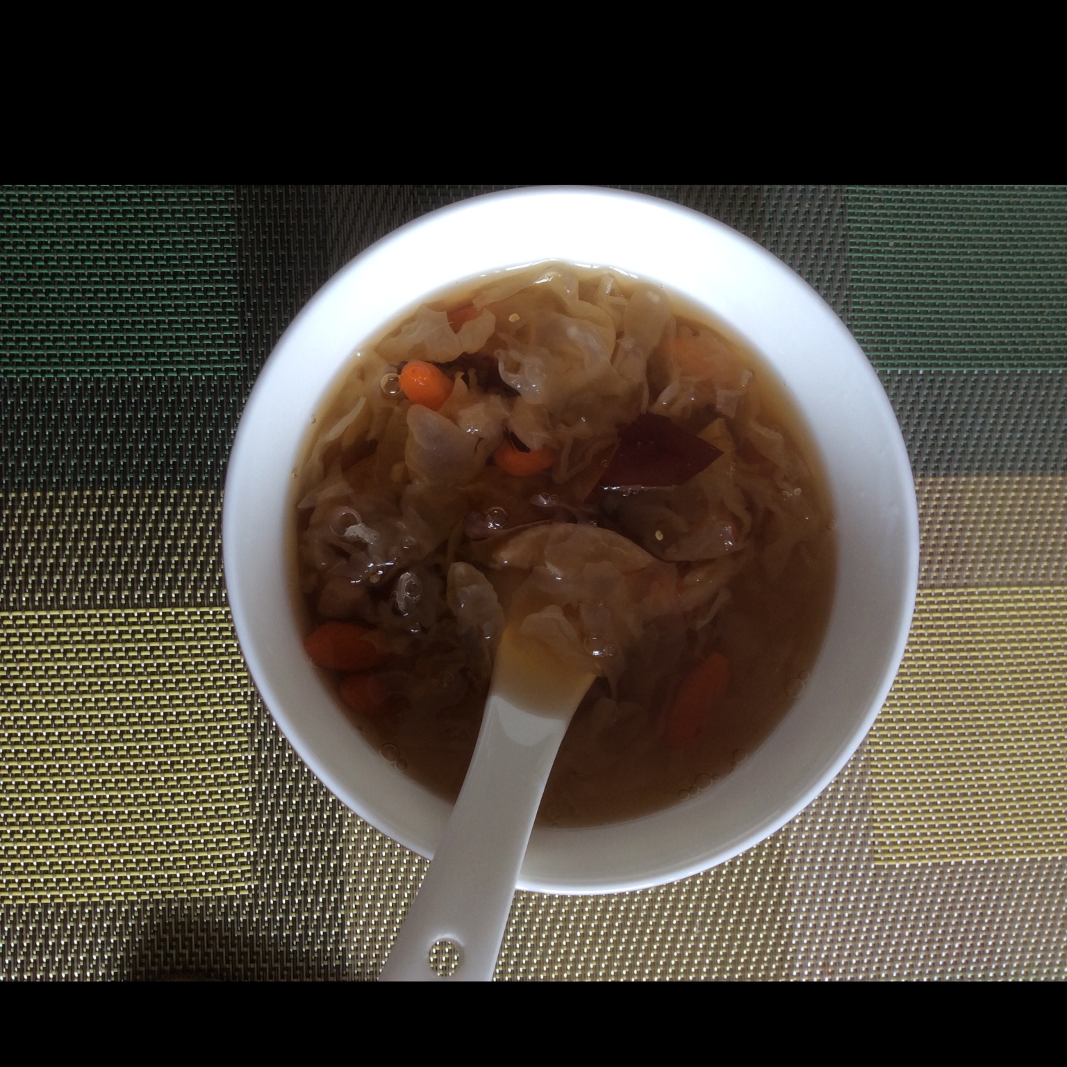 银耳红枣枸杞甜汤