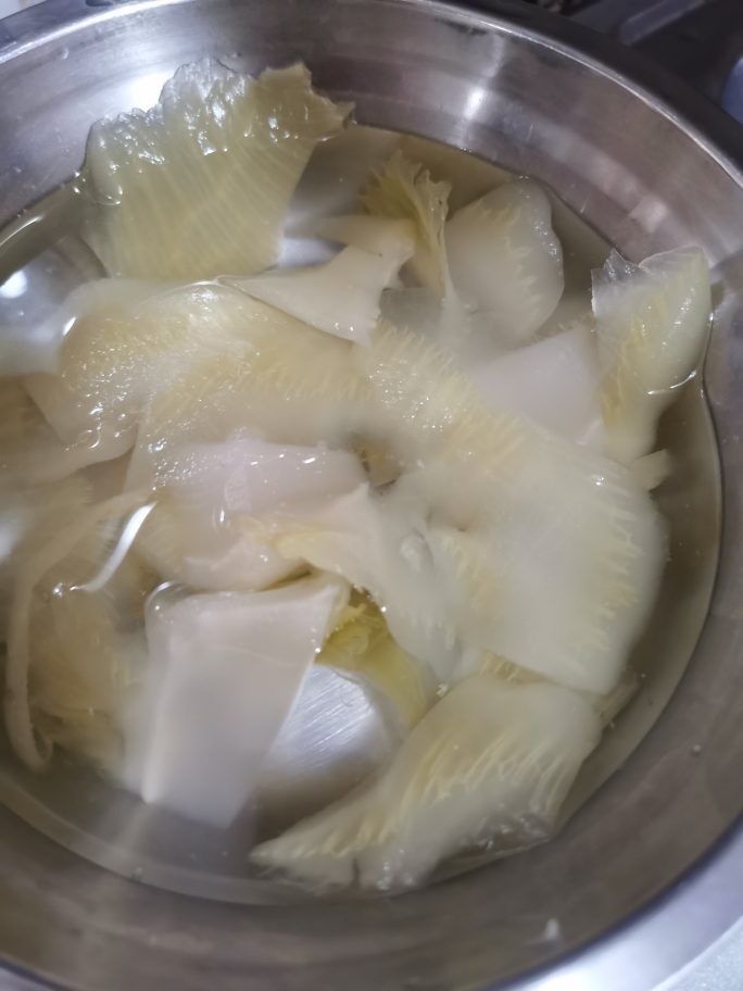 咸菜黄豆苦瓜汤的做法 步骤5