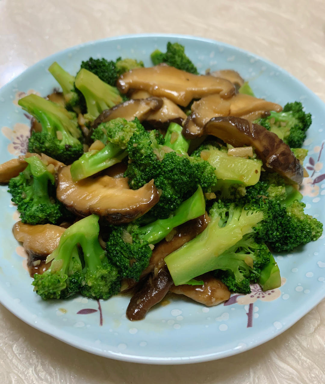 低脂好吃的西兰花炒香菇