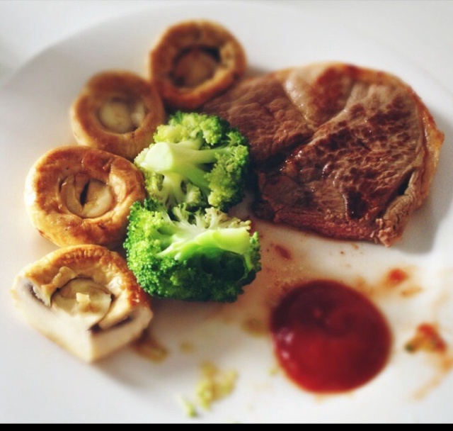 小鱼小鱼小小鱼做的洋葱煎牛排