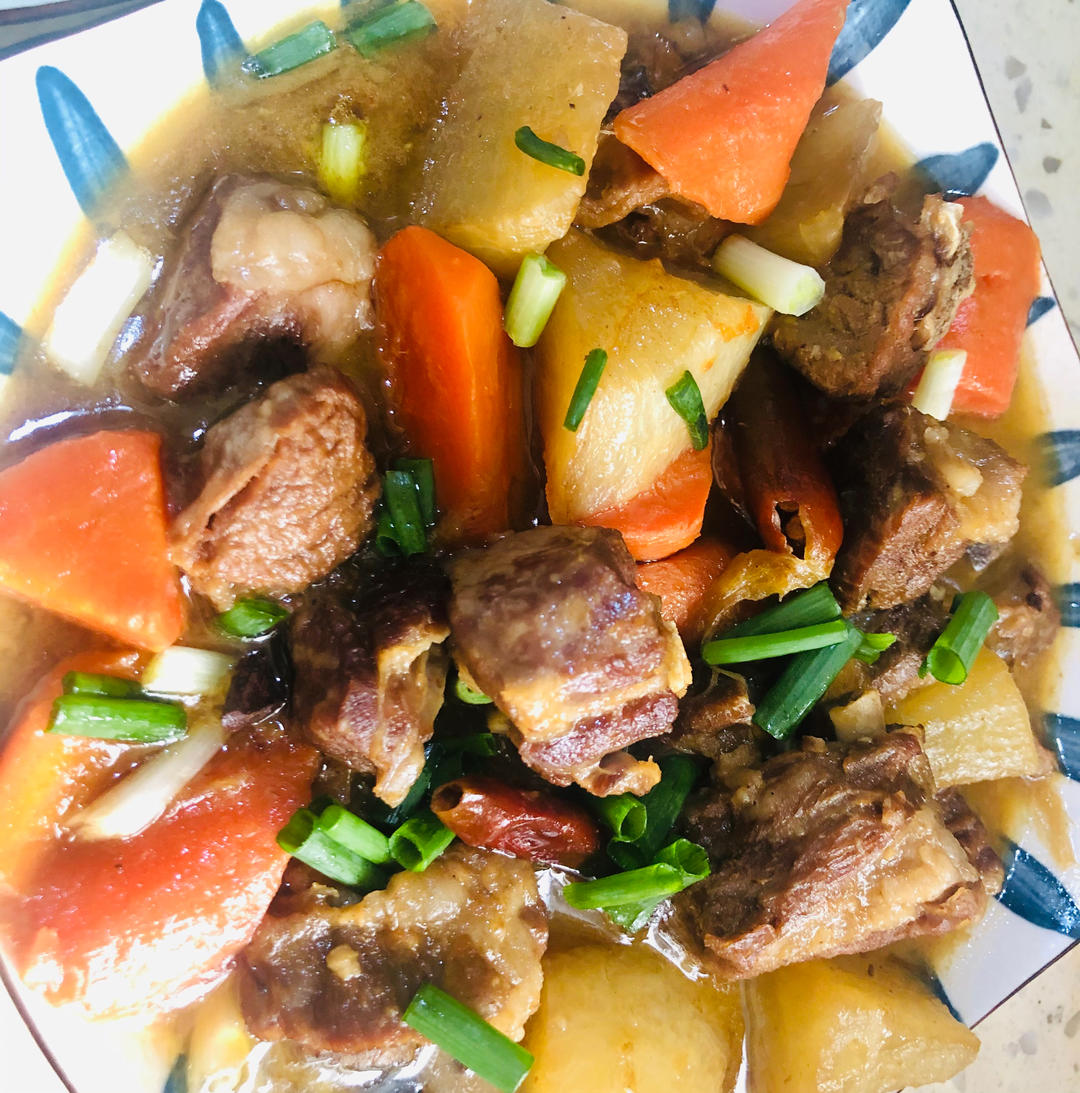 酥而不腻的红烧羊排