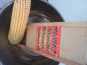鲜玉米碴子粥的做法 步骤2