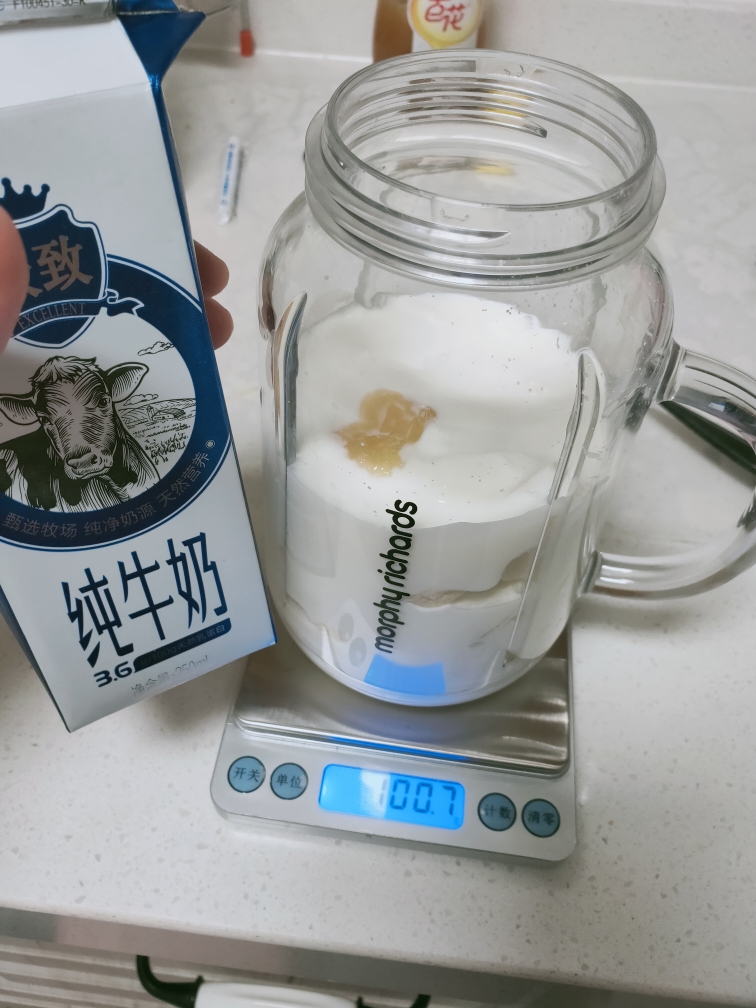 香蕉奶昔，营养满分，宅家的下午茶500毫升的做法 步骤3