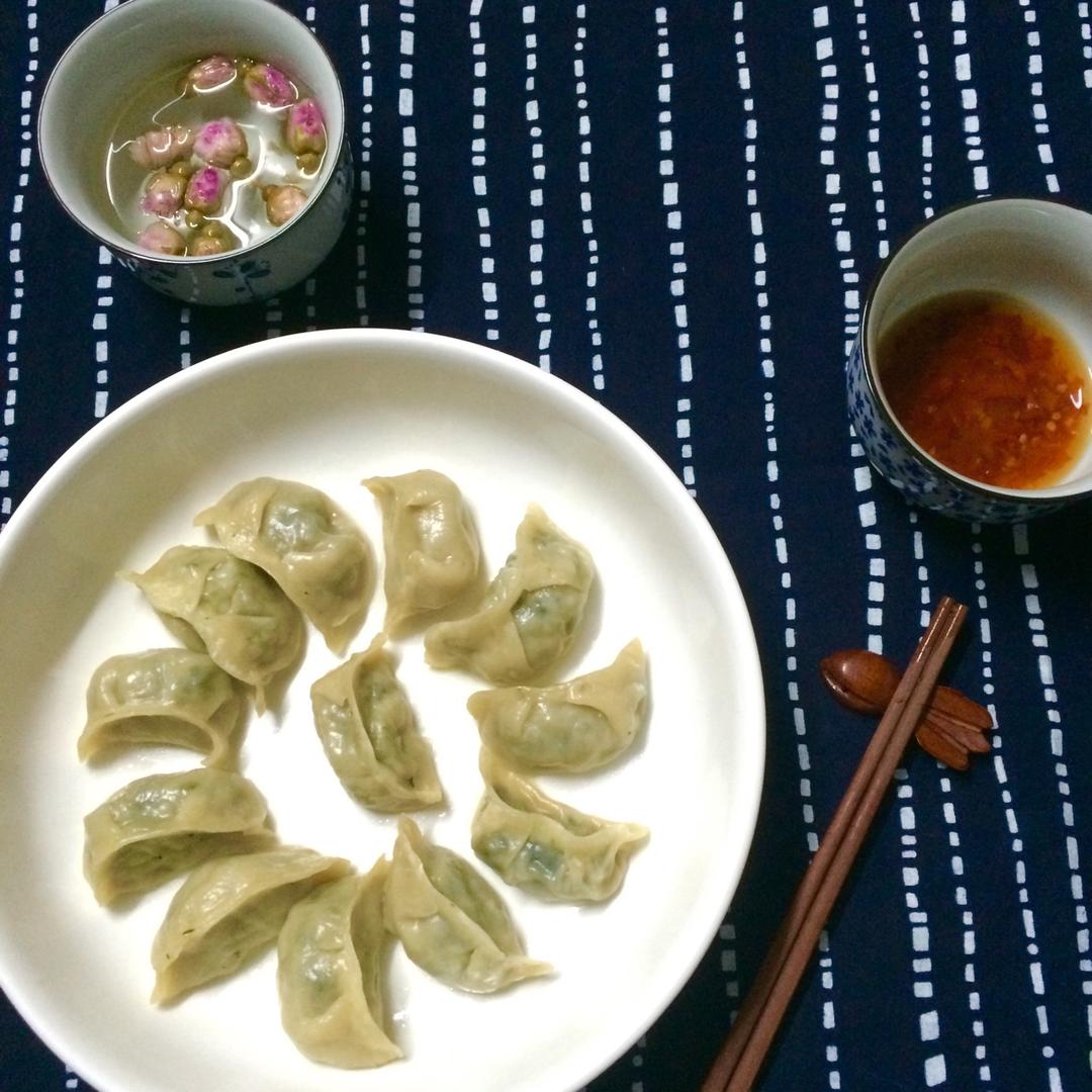 梨梨爱烘焙做的韭菜豆腐鸡蛋饺子