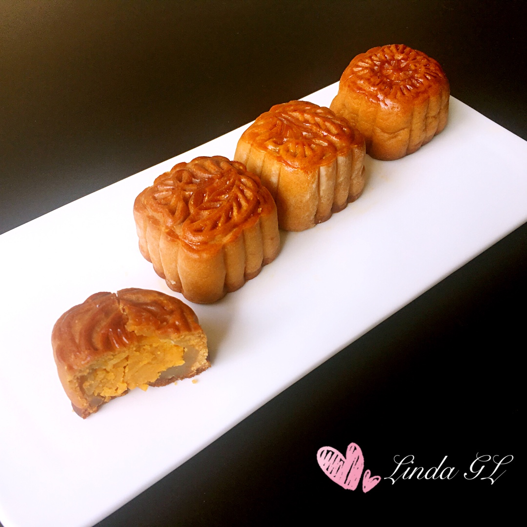 广式月饼—蛋黄莲蓉月饼