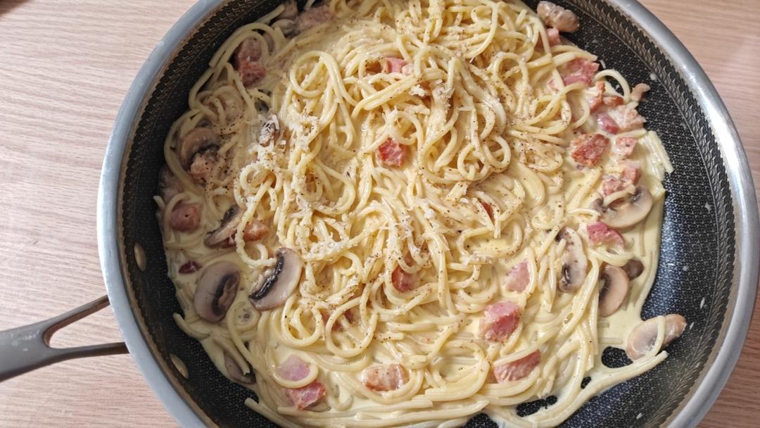 奶油蘑菇培根意大利面