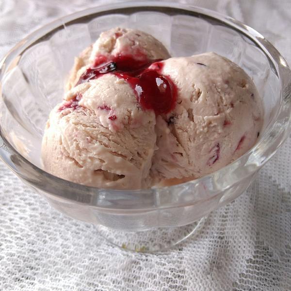 无需搅拌的草莓冰激凌