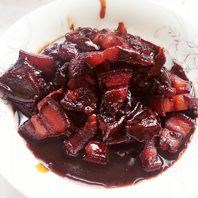 吃着碗里望着锅里的红烧肉