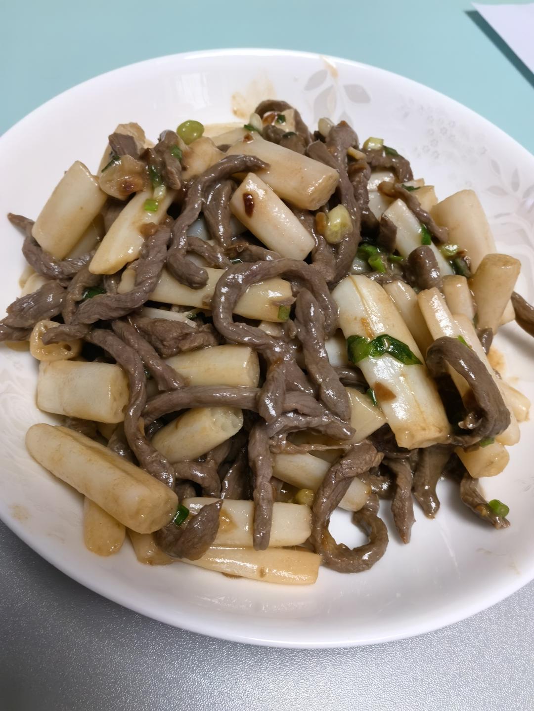 酸辣开胃的  藕带炒牛肉