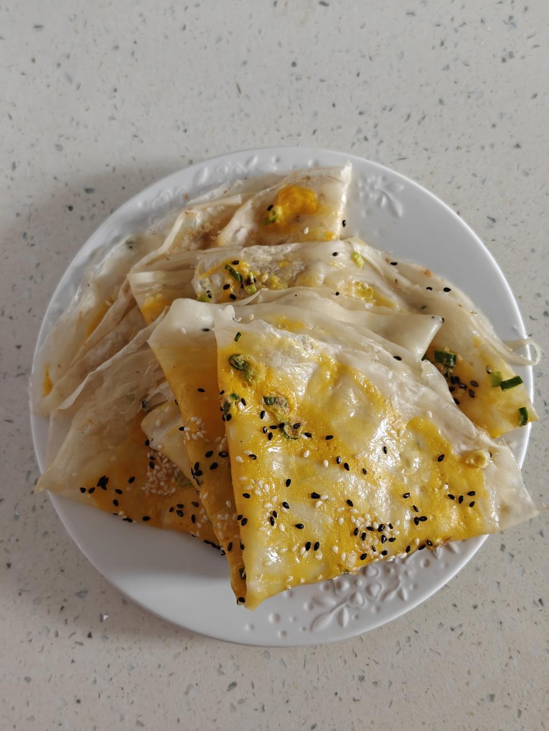这样烙的鸡蛋饼 翻面不破 柔软并且又劲道 附细节视频详解