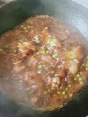 豌豆烧鸡腿的做法 步骤5