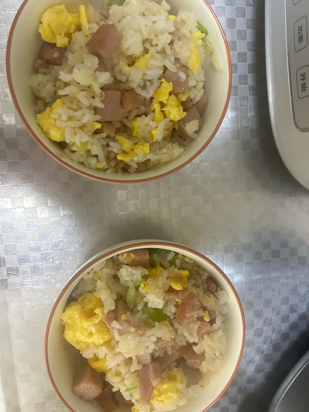 ✅挑战365天晚餐不重样第185天：午餐肉蛋炒饭‼️