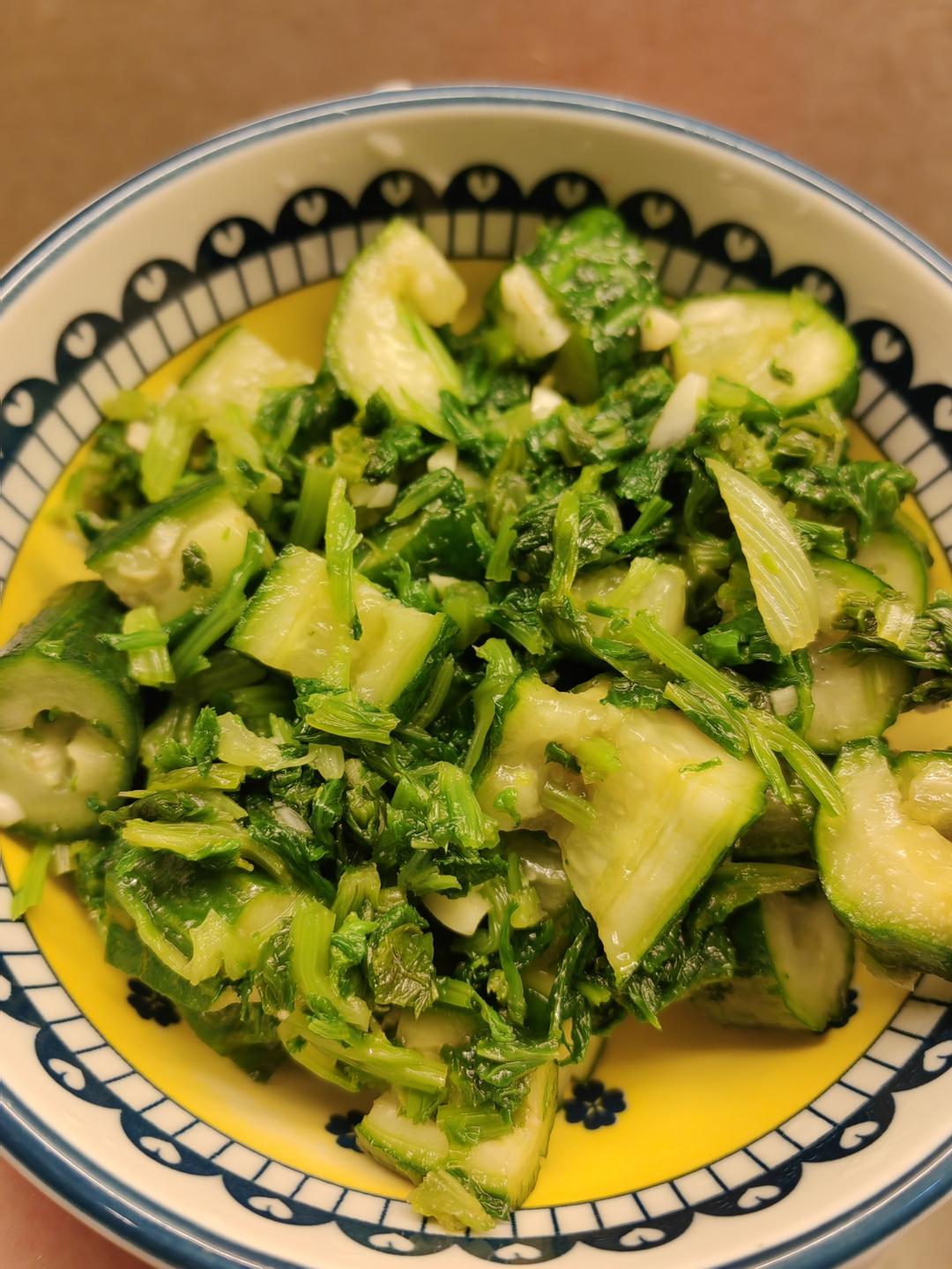 芹菜叶子不要丢，这样拌着最好吃