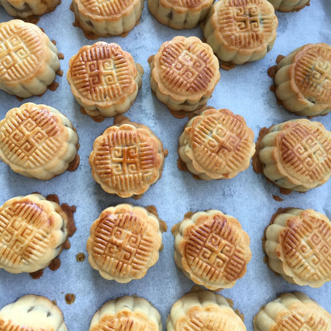 广式月饼—蛋黄莲蓉月饼