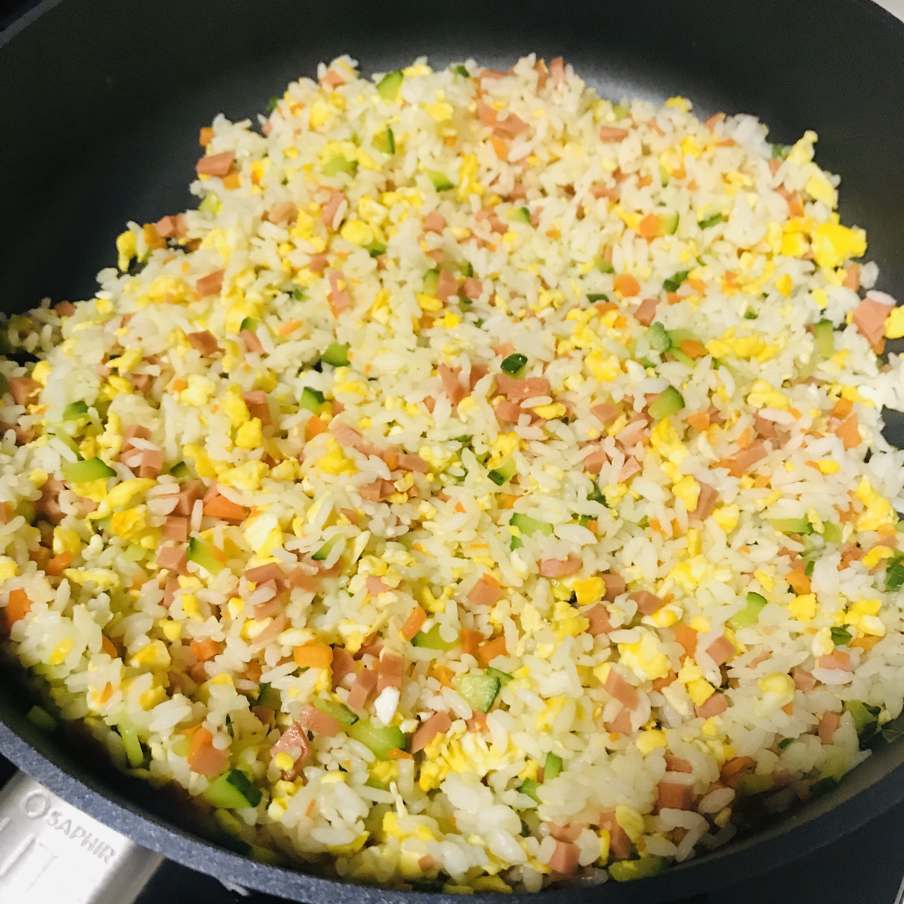 🍛消耗米饭的好办法～蛋炒饭的做法 步骤5
