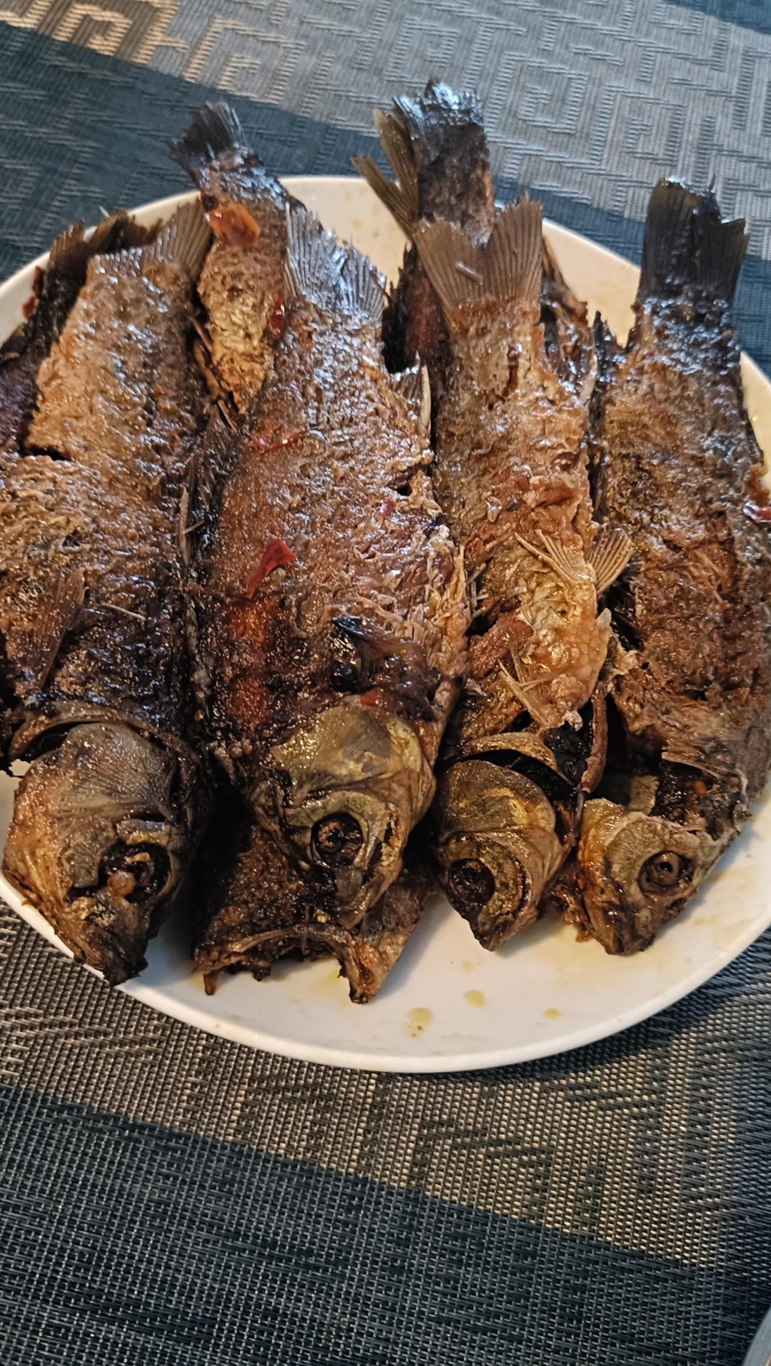 酥鲫鱼的做法