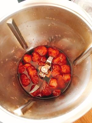 小美版大颗粒草莓酱的做法 步骤1