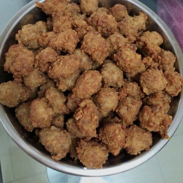 飘致媚雅做的酥炸肉丸子