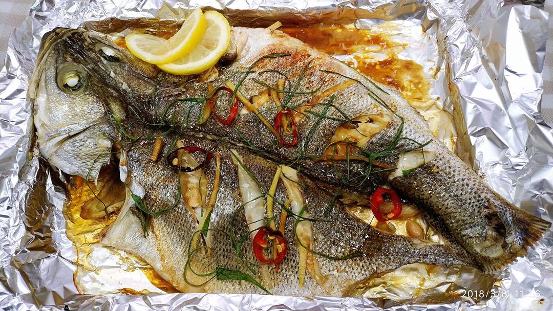 蒜香烤鲈鱼