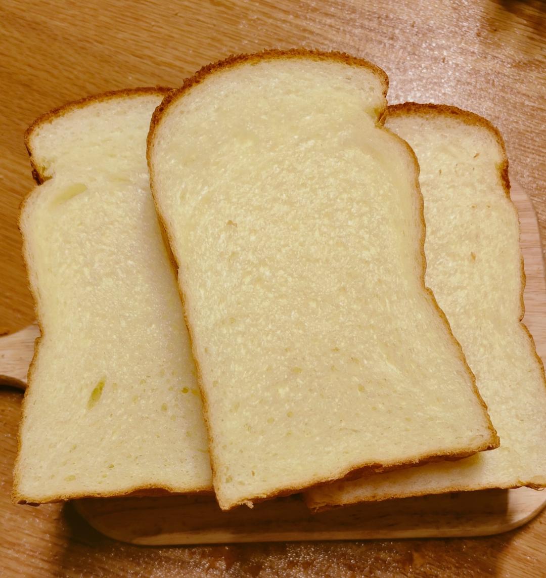 奶香纯粹的重料淡奶油吐司