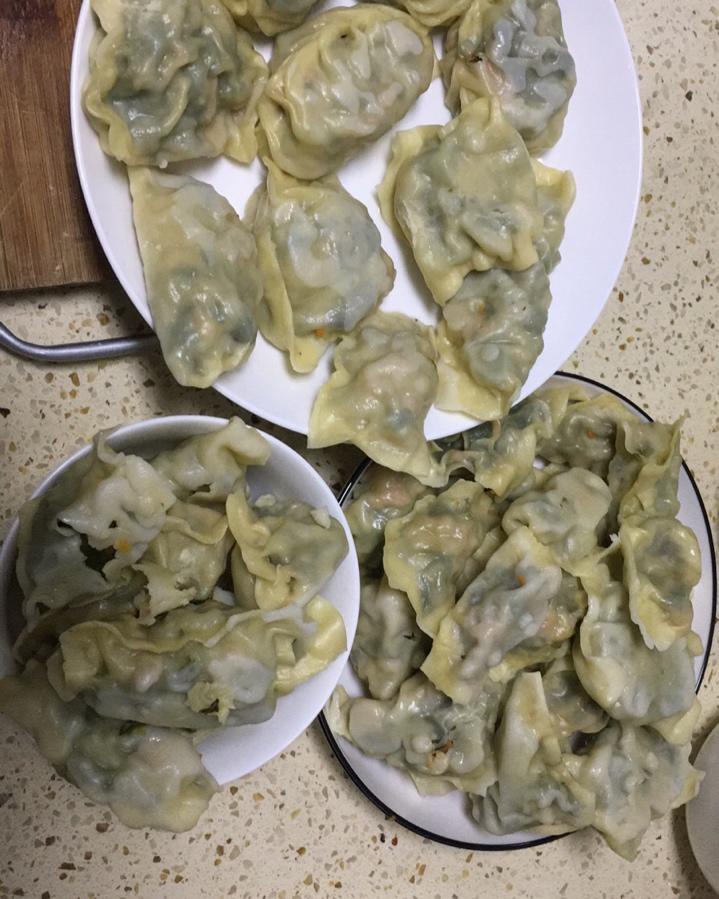 芹菜胡萝卜猪肉水饺