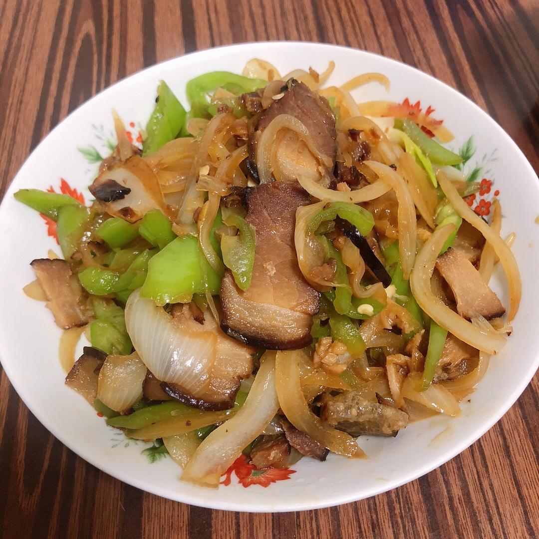 腊肉尖椒炒洋葱