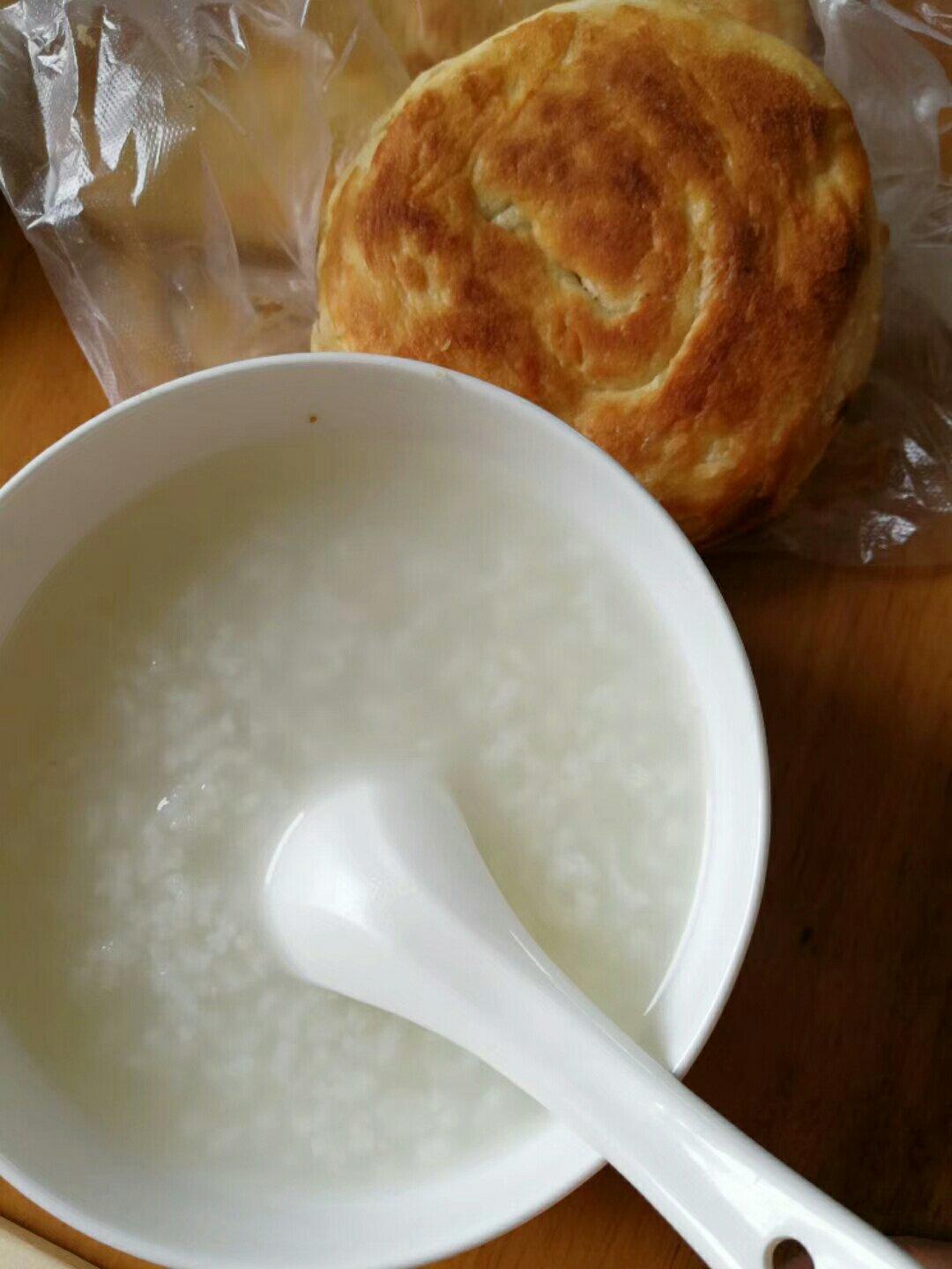 营养早餐-皮蛋瘦肉粥