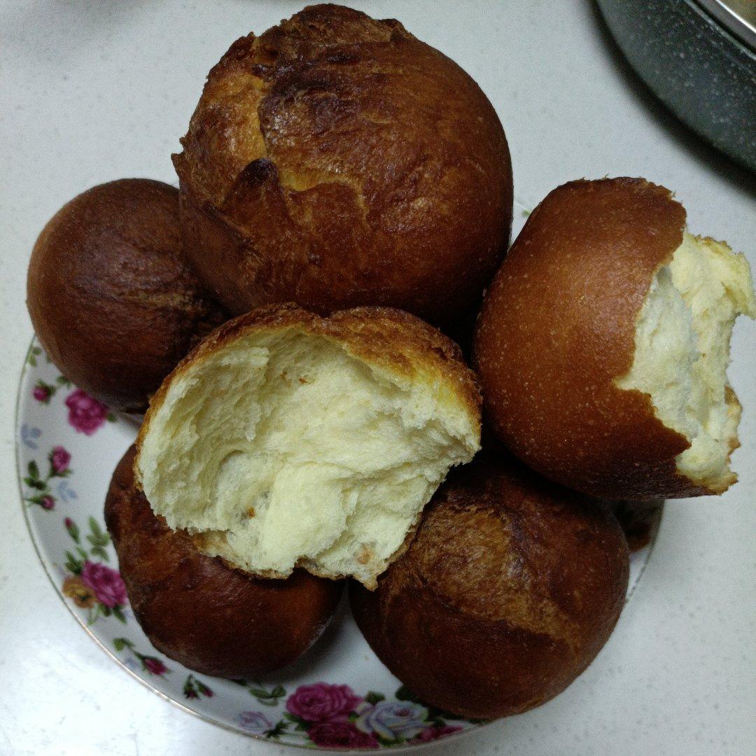 三个鸡蛋一碗面 不用烤箱 也能做出老式开花小面包 松软好吃不吸油 附细节视频详解