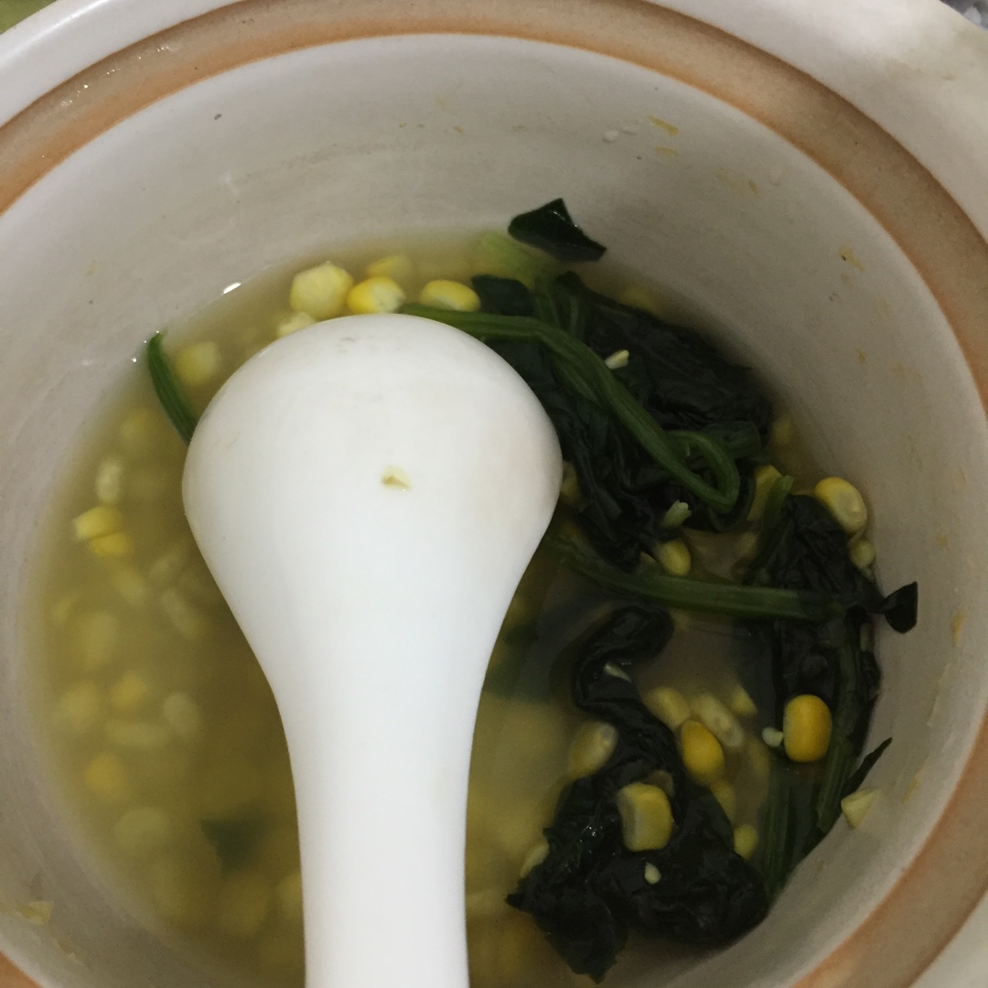 排骨玉米蘑菇菠菜汤