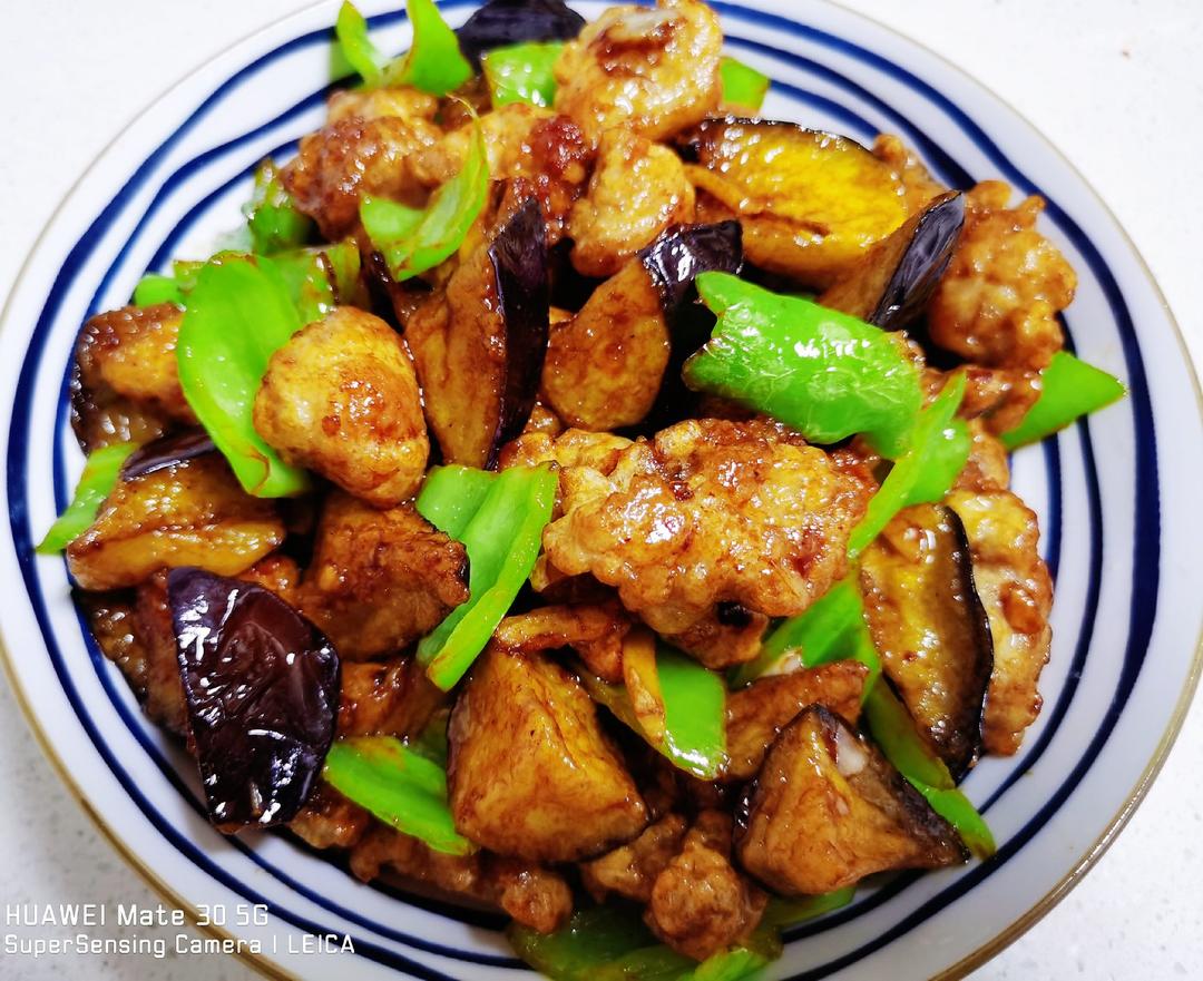 肉段烧茄子！东北菜的精髓：黢黑、稀neng、胶黏、齁咸、好吃