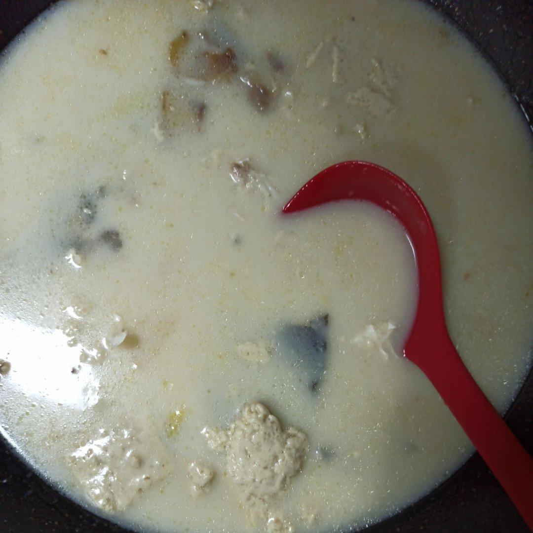 鲢鱼头炖豆腐汤