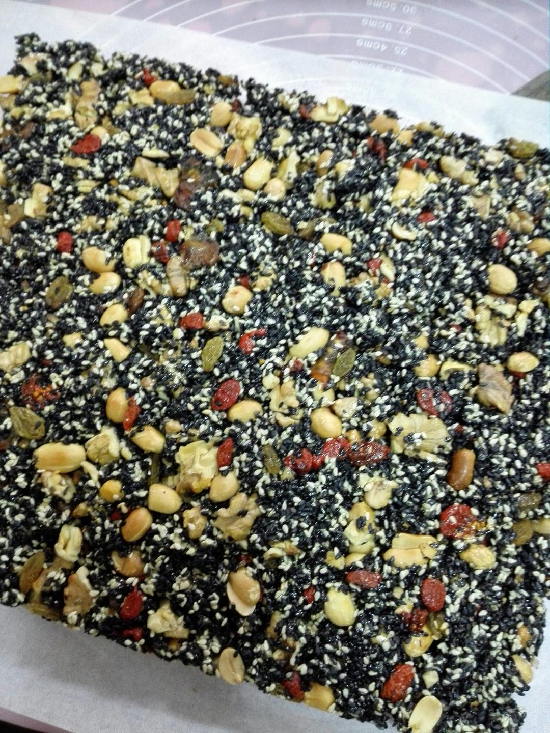 枸杞核桃花生黑芝麻片