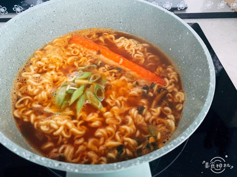 步骤图 韩国大学食堂的辛拉面做法的做法 韩国大学食堂的辛拉面做法的做法步骤 韩式 下厨房 步骤图 韩国大学食堂的辛拉面做法的做法 韩国大学食堂的辛拉面做法的做法步骤 韩式 下厨房