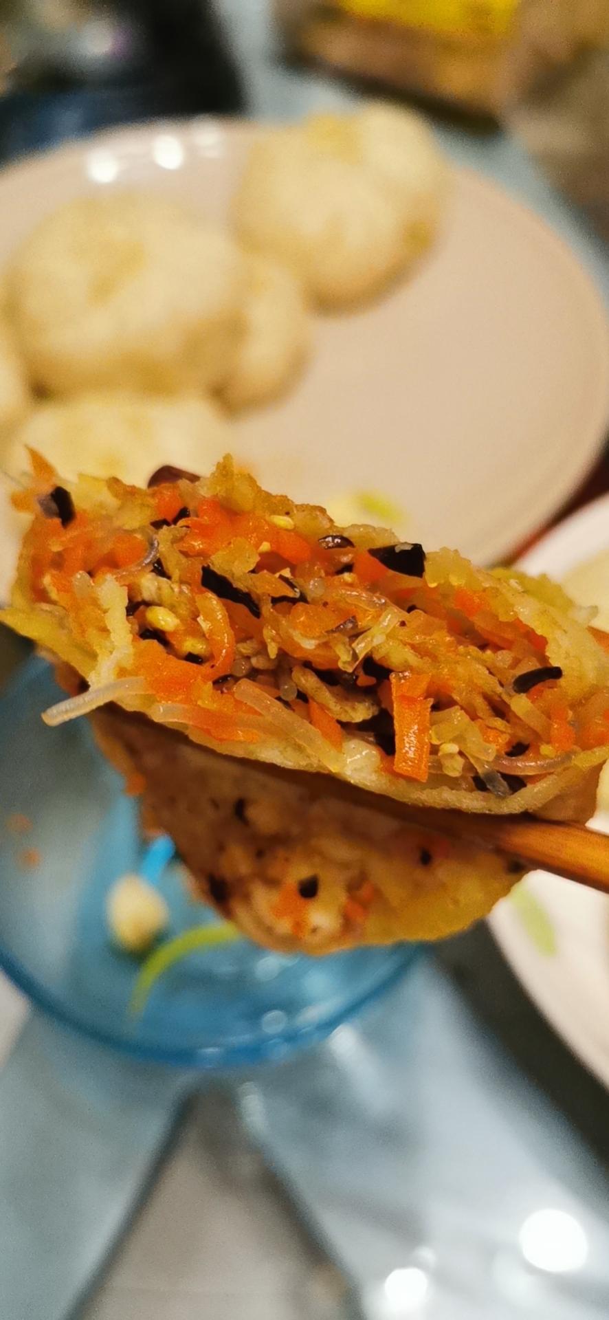 胡萝卜鸡蛋粉丝馅（包子、馅饼都好吃😋）的做法