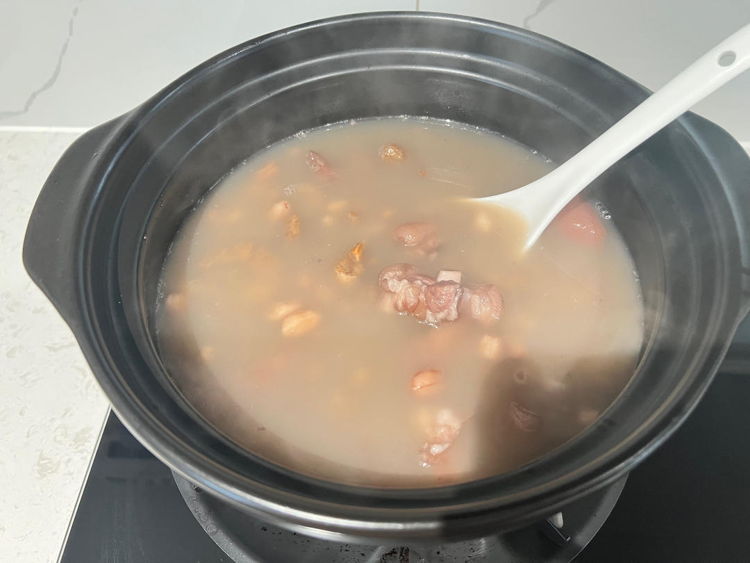 黄豆花生猪脚汤