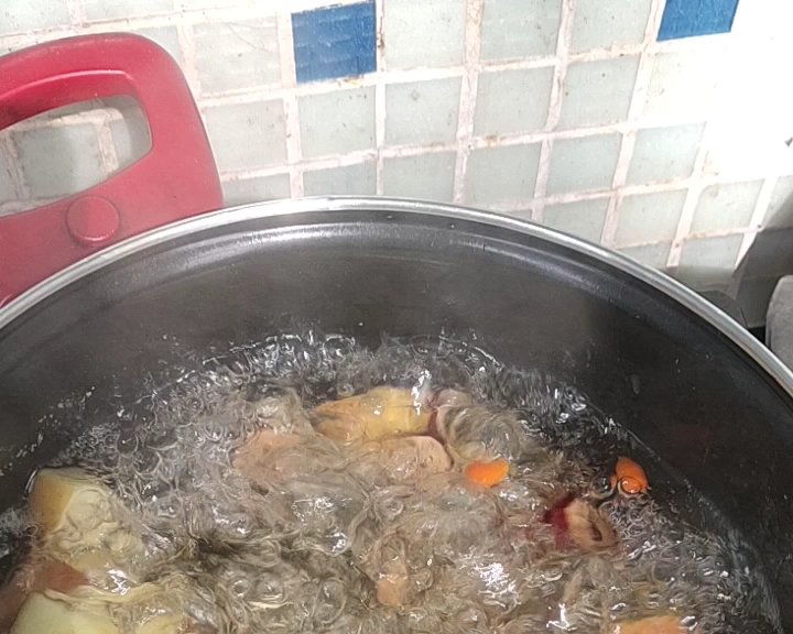 刮油汤苹果煮水的做法 步骤4
