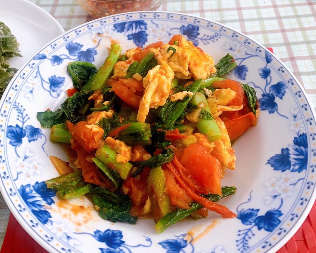 番茄油麦菜炒鸡蛋的做法