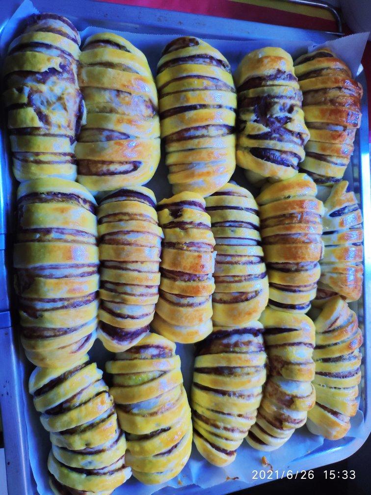 毛毛虫豆沙面包