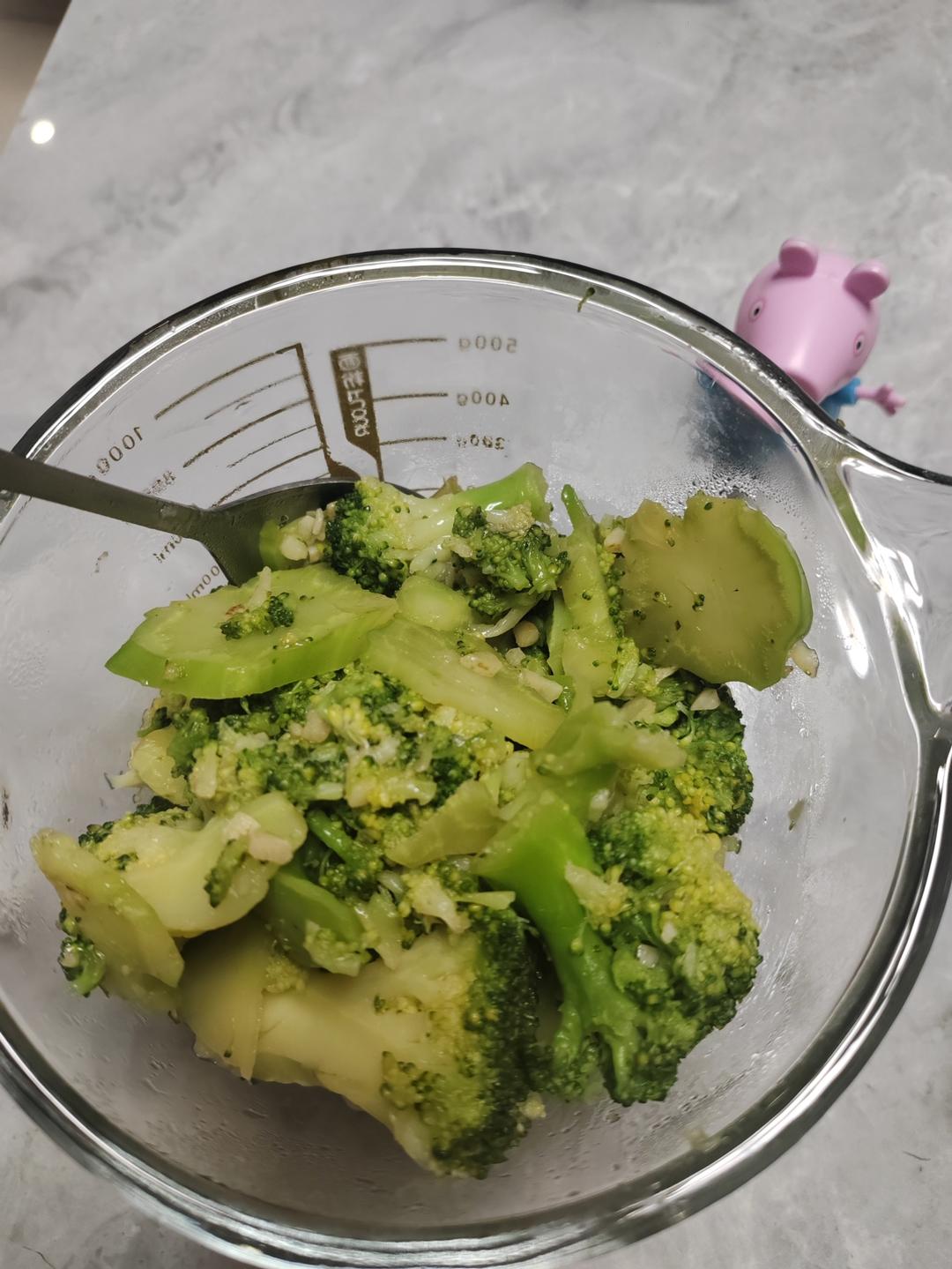 好吃到爆的耗油蒜蓉西兰花(从不修图，喜欢请关注)