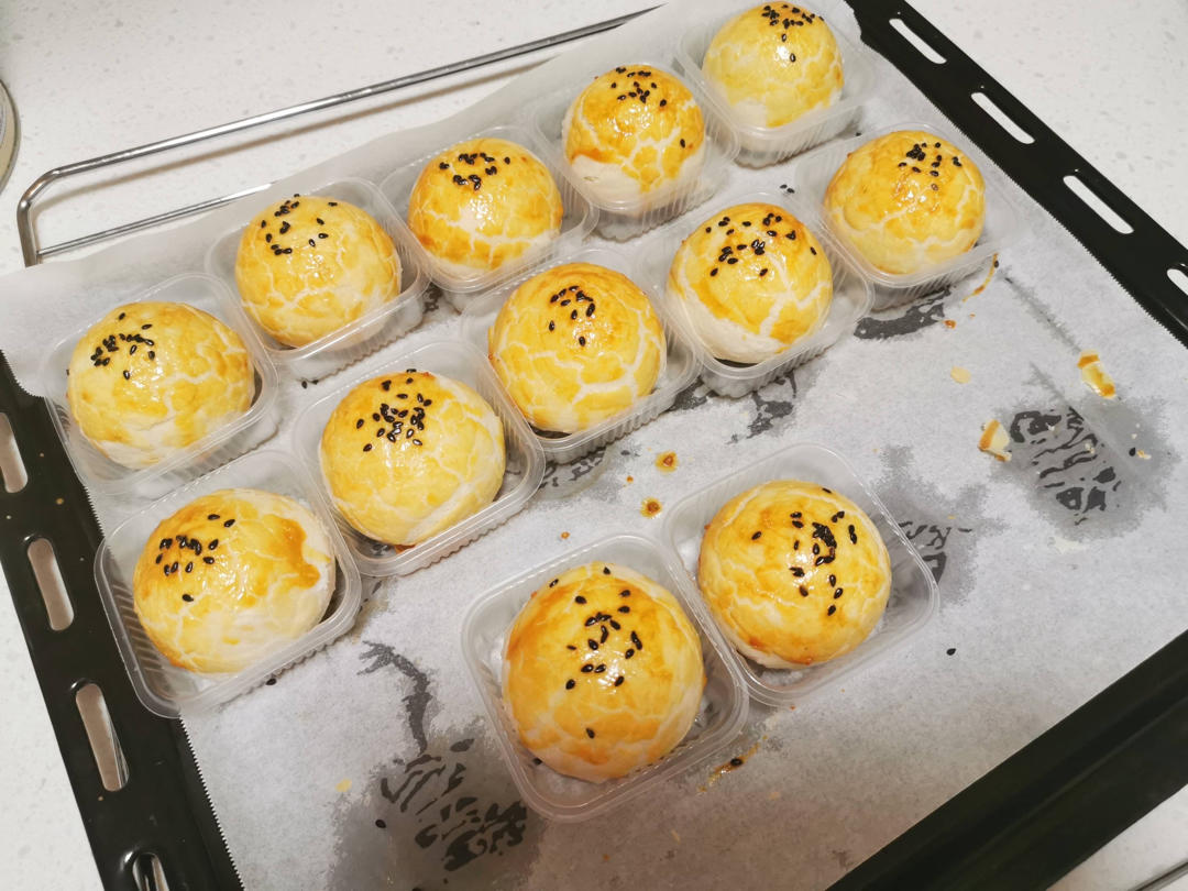 蛋黄酥，红豆酥，绿豆酥